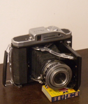 書斎には、古いカメラがよく似合う。「パールPearl　Ⅰ」