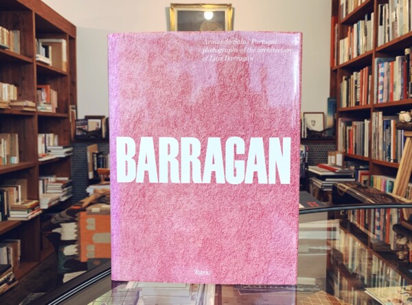 ルイス・バラガン　BARRAGAN: Armando Salas Portugal photographs of the architecture of Luis Barragan ｜ 建築書