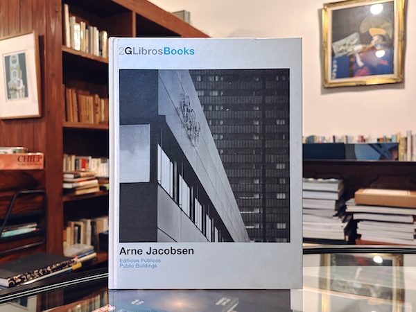 アルネ・ヤコブセン　Arne Jacobsen: Public Building(2G Libros Books)｜ 2005年・Gustavo Gili ｜ 建築書